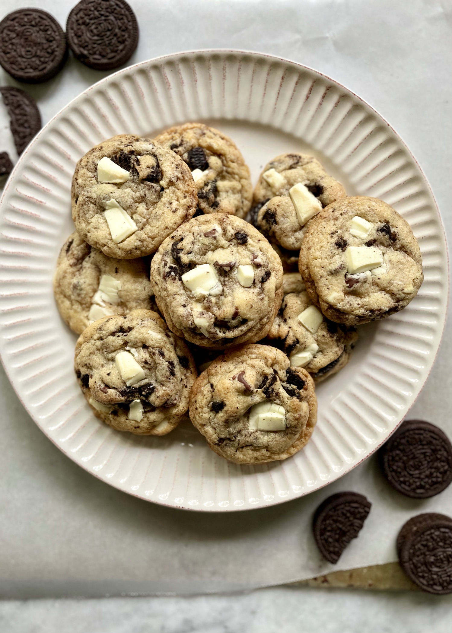 Cookies & Cream Cookies - The Nostalgic Crumb